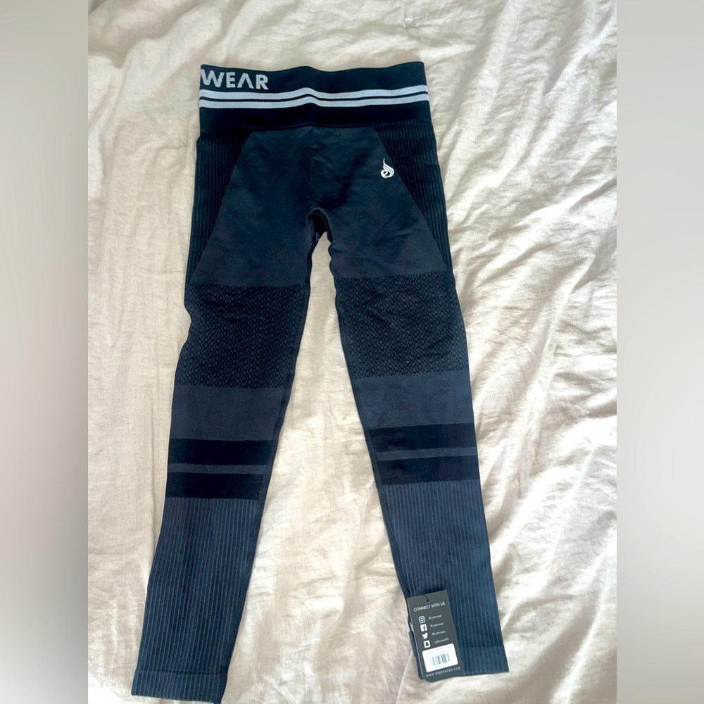 Ryderwear scrunch bum leggings. Full length.  Sz Small.Gym leggings for workout